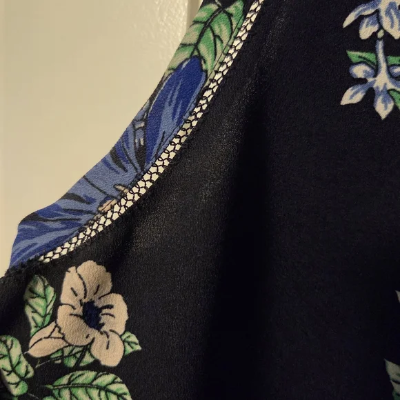Ann Taylor Black and Blue Floral Tank Top - Picture 3 of 6
